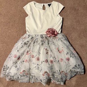 Adorable white floral dress, Size 12 kids